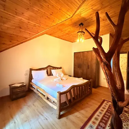 Bujtina Guri Hanit Farm stay