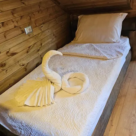 Bujtina Guri Hanit Farm stay