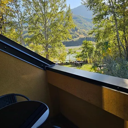 Bujtina Guri Hanit Alloggio per agriturismo *