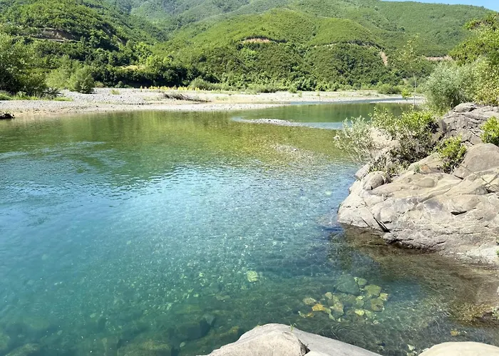 Bujtina Guri Hanit Farm stay