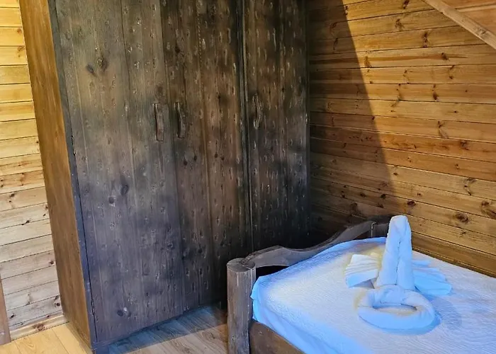 农家乐 Bujtina Guri Hanit